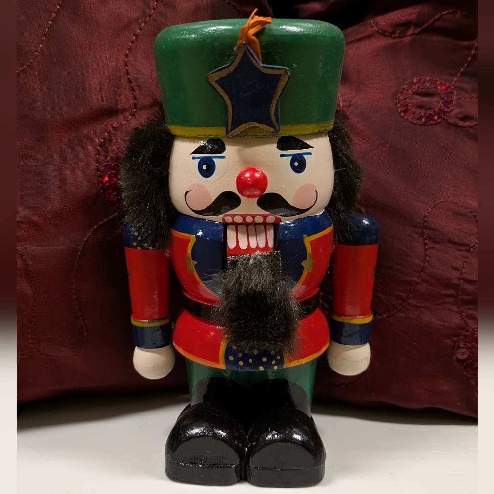 Vintage Chubby wooden nutcracker QVC H28160